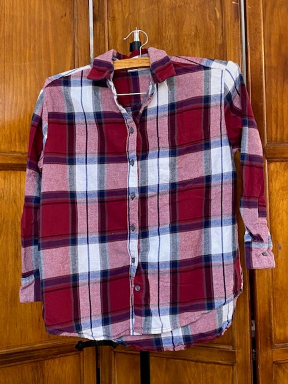 Old Navy S Petite Boyfriend Plaid Shirt Red Blue White 100% Cotton Button Up